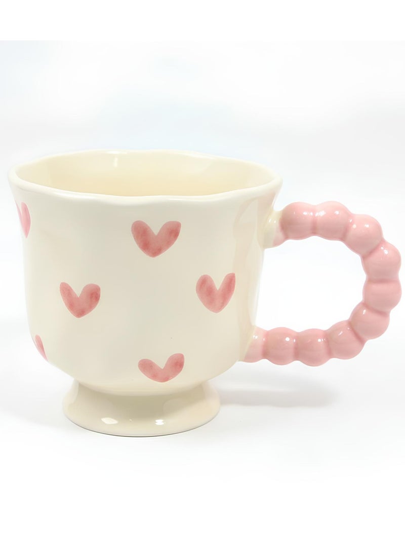 مج سيراميك أنيق بلون كريمي مع نقوش قلوب وردية، سعة 400 مل، تصميم مريح بمقبض عملي للاستخدام اليومي - Image 1